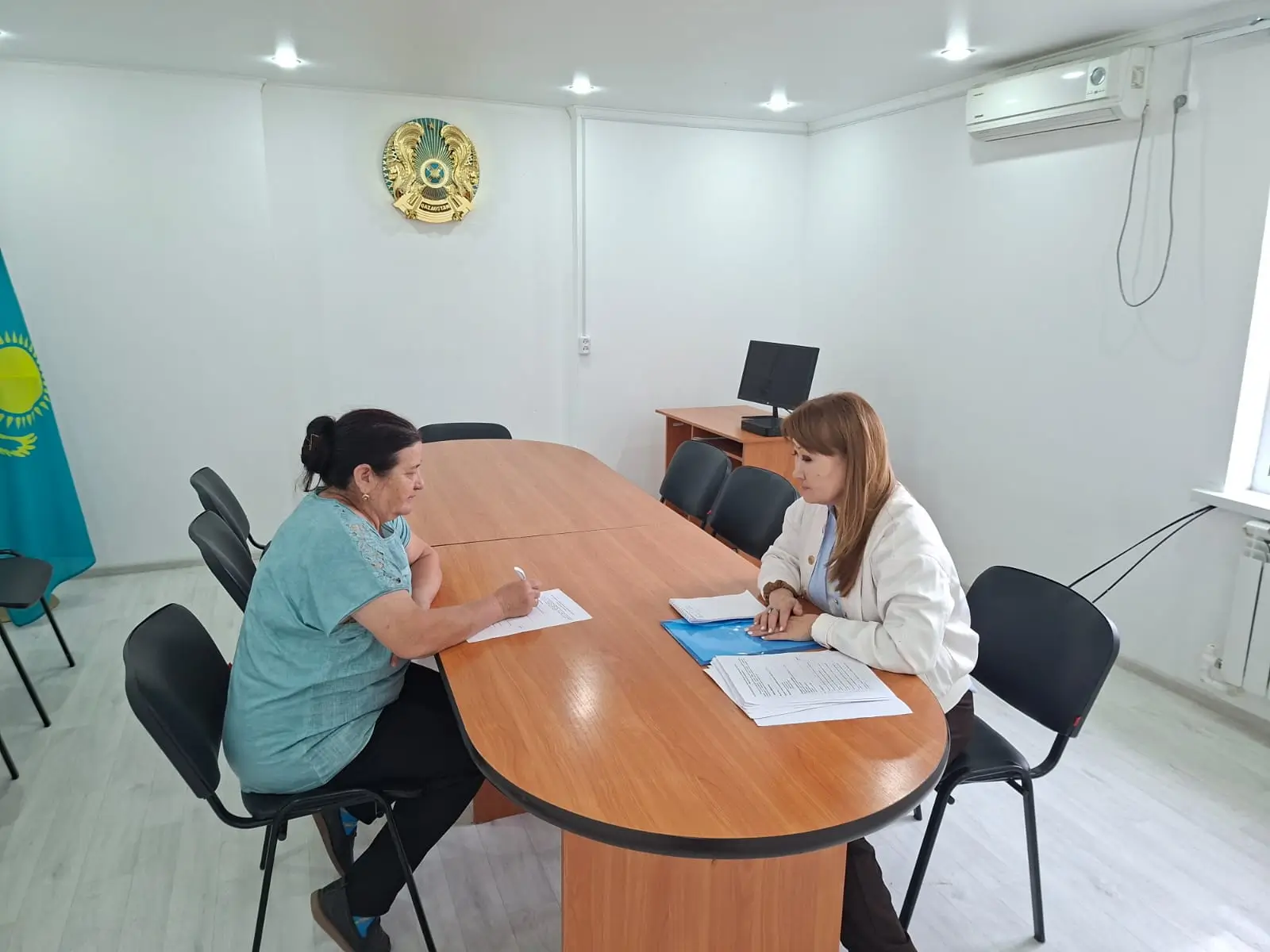 Meeting with agricultural specialists in Zhanibek district